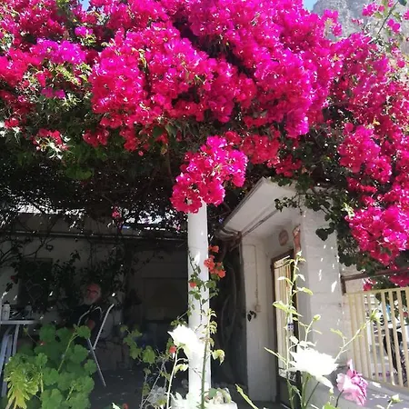 Au Pied De La Falaise Rouge Ferienhaus *