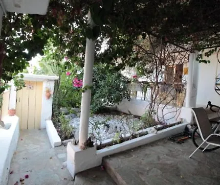 Au Pied De La Falaise Rouge Tatil Evi *