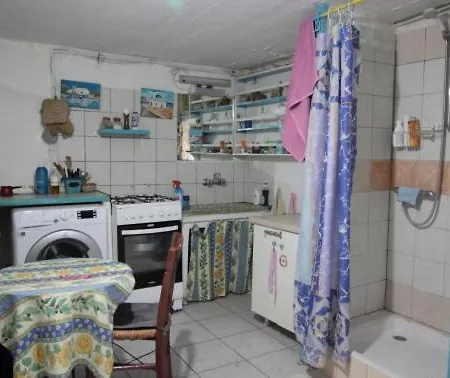 Au Pied De La Falaise Rouge Tatil Evi Leonídion