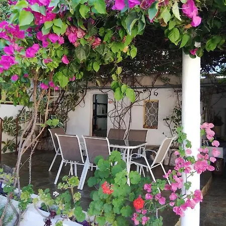 Au Pied De La Falaise Rouge Tatil Evi *