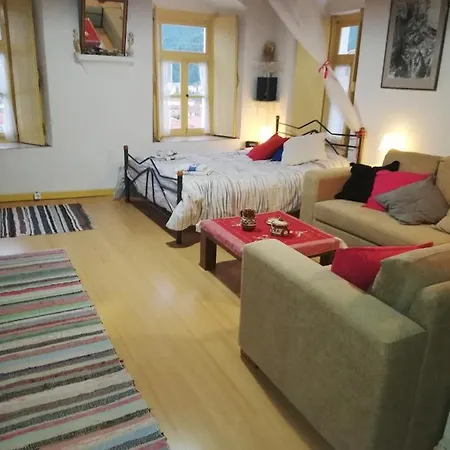 Tatil Evi Au Pied De La Falaise Rouge Leonídion