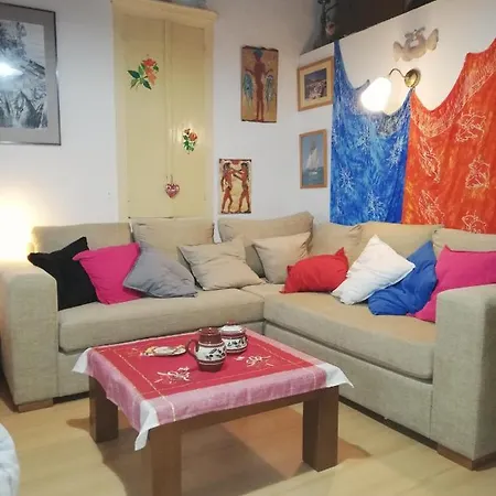 Au Pied De La Falaise Rouge Tatil Evi