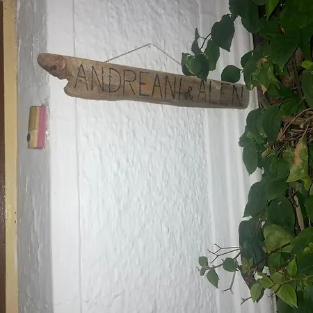 Tatil Evi Au Pied De La Falaise Rouge *