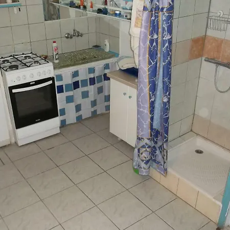 Tatil Evi Au Pied De La Falaise Rouge