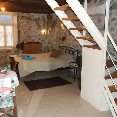 Au Pied De La Falaise Rouge Ferienhaus