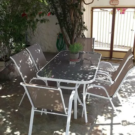 Au Pied De La Falaise Rouge Holiday home *