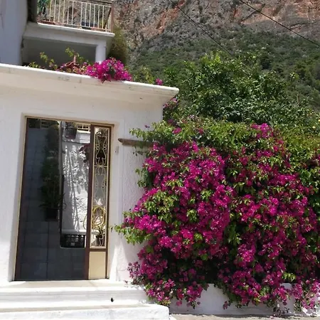 Ferienhaus Au Pied De La Falaise Rouge