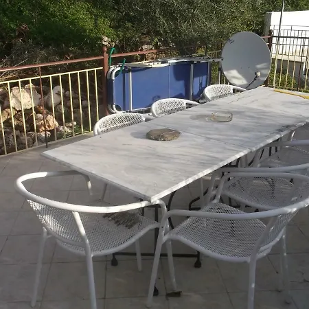 Holiday home Au Pied De La Falaise Rouge