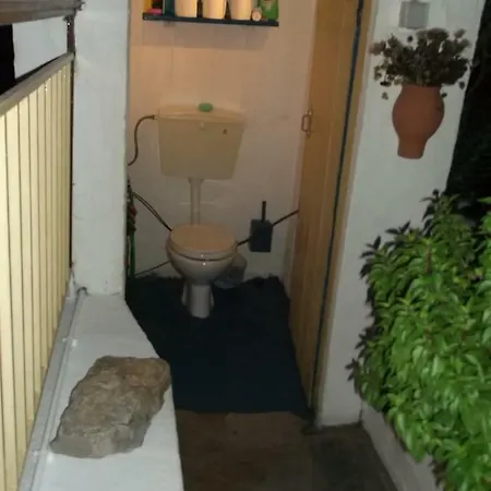 Tatil Evi Au Pied De La Falaise Rouge *