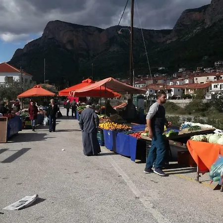 Au Pied De La Falaise Rouge Сasa de vacaciones Leonídion