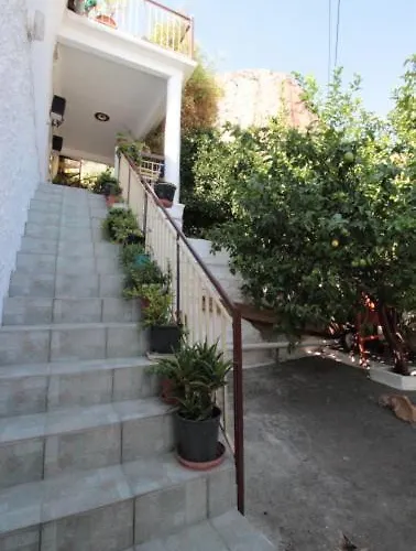 Hébergement de vacances Au Pied De La Falaise Rouge