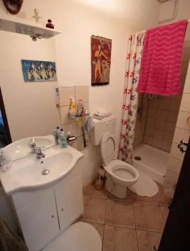 Au Pied De La Falaise Rouge Hébergement de vacances