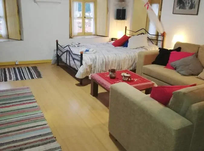 Ferienhaus Au Pied De La Falaise Rouge Leonídion