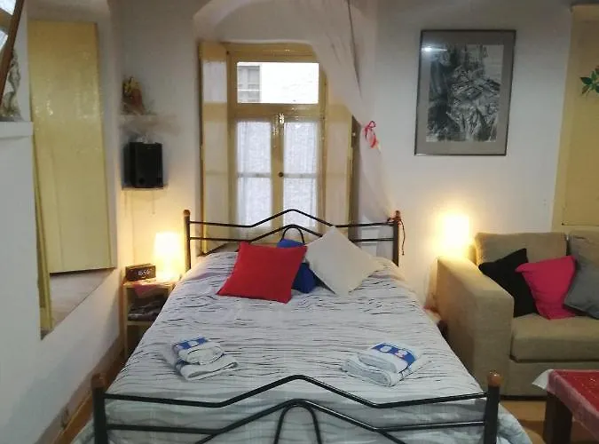 Au Pied De La Falaise Rouge Ferienhaus Leonídion