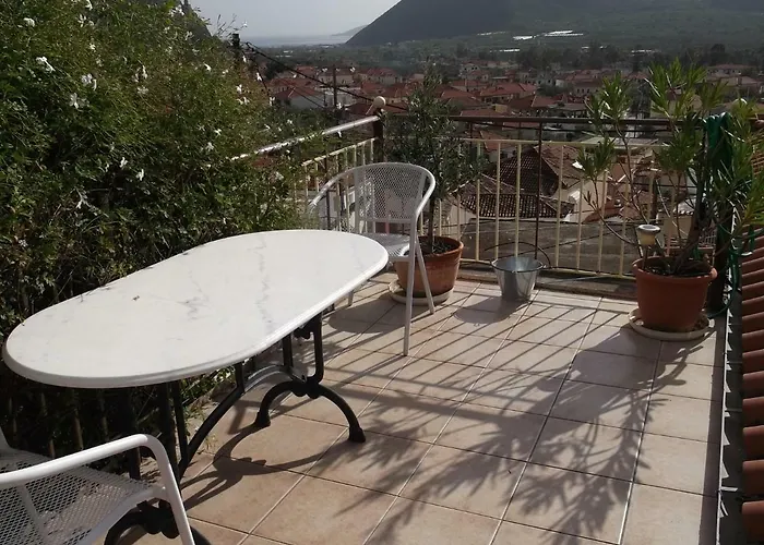 Ferienhaus Au Pied De La Falaise Rouge Leonídion