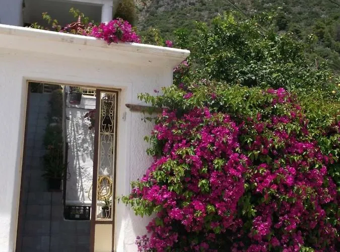 Ferienhaus Au Pied De La Falaise Rouge