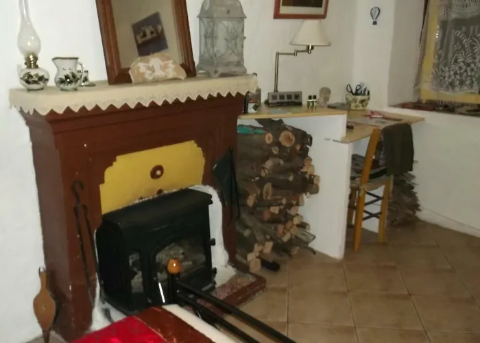 Au Pied De La Falaise Rouge Feriehus