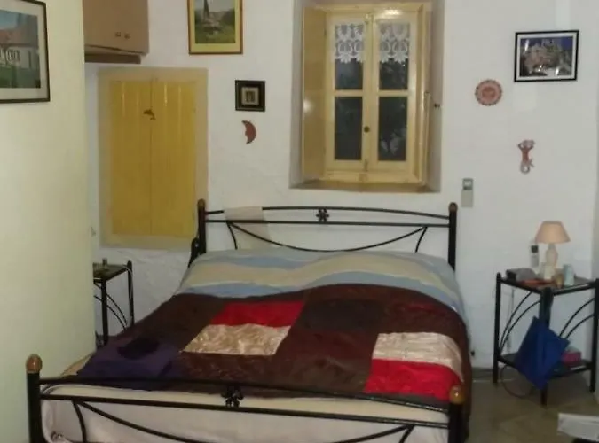 Hébergement de vacances Au Pied De La Falaise Rouge *