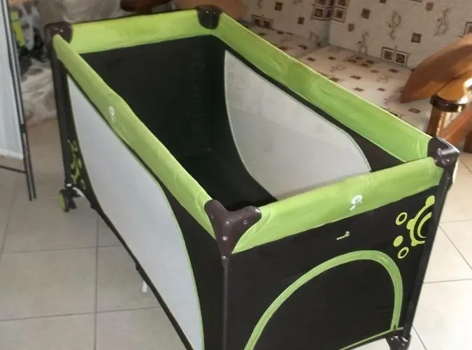 Au Pied De La Falaise Rouge Hébergement de vacances *