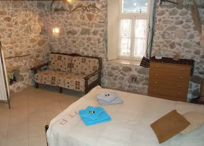 Ferienhaus Au Pied De La Falaise Rouge