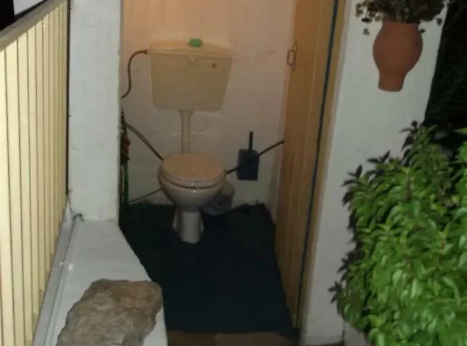 Hébergement de vacances Au Pied De La Falaise Rouge *